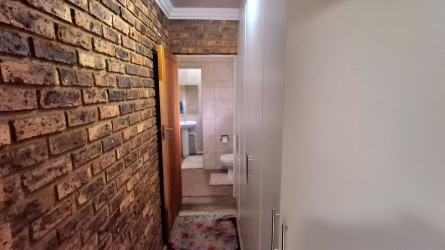 5 Bedroom Property for Sale in Vaalpark Free State